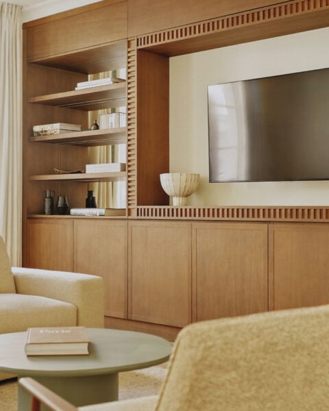 Des lieux pensés pour l’usage, où la matière guide le geste et où la lumière révèle l’essentiel.